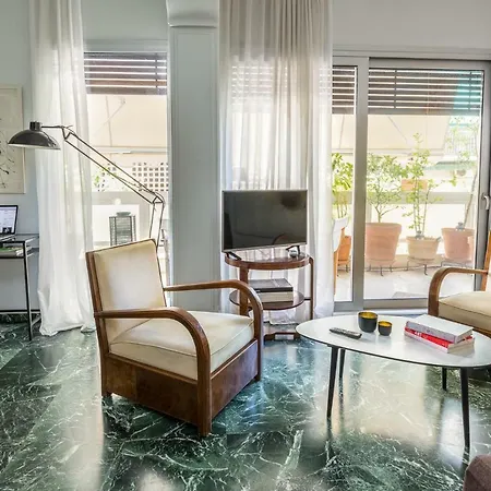 Magnificent Koukaki Flat -top Acropolis Location